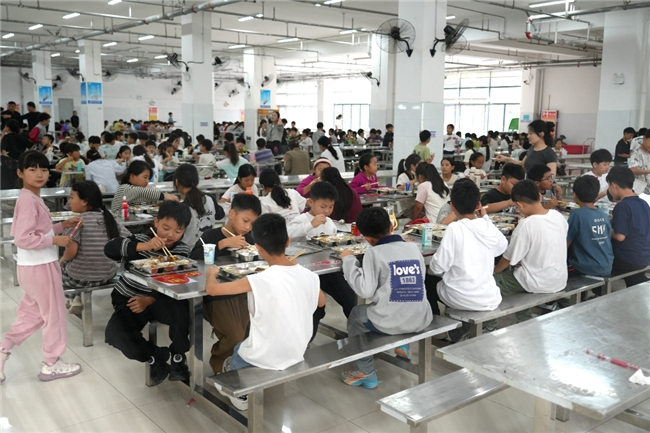 谯城范式：海亮科服“数智食配”助力区域教育高质量发展