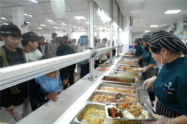 谯城范式：海亮科服“数智食配”助力区域教育高质量发展